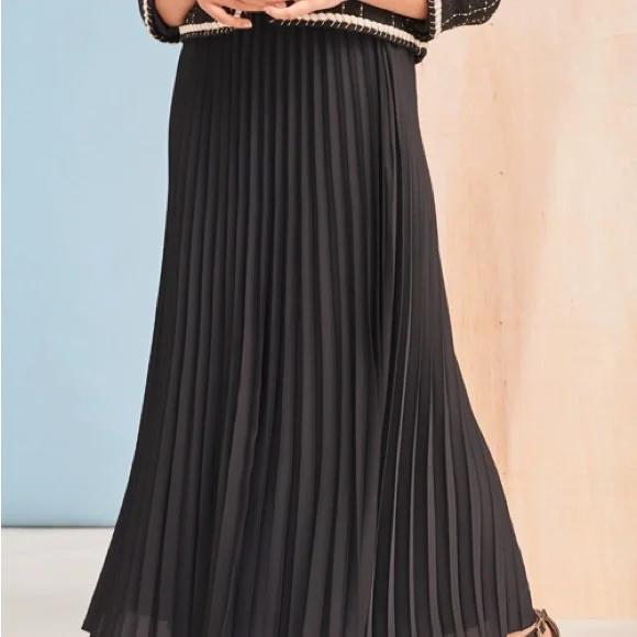 ZARA Elegant Black Pleated BELTED Skirt INFLUENCERS DREAM SKIRT - Picture 1 of 1